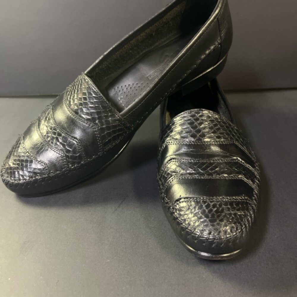 Men’s size 10 1/2 Giorgio Brutini snakeskin loafers